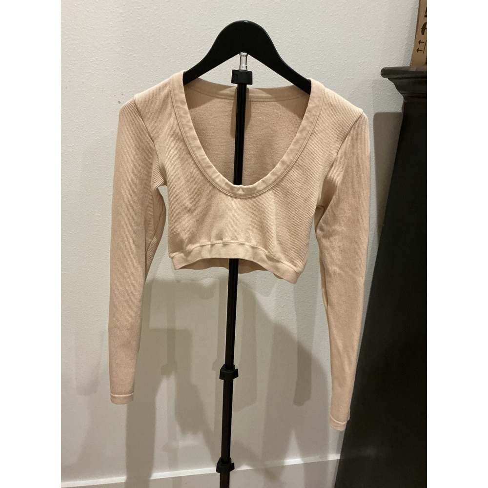Alo Yoga Ribbed Long Sleeve Crop Top Beige Scoop Neck Athleisure Womens